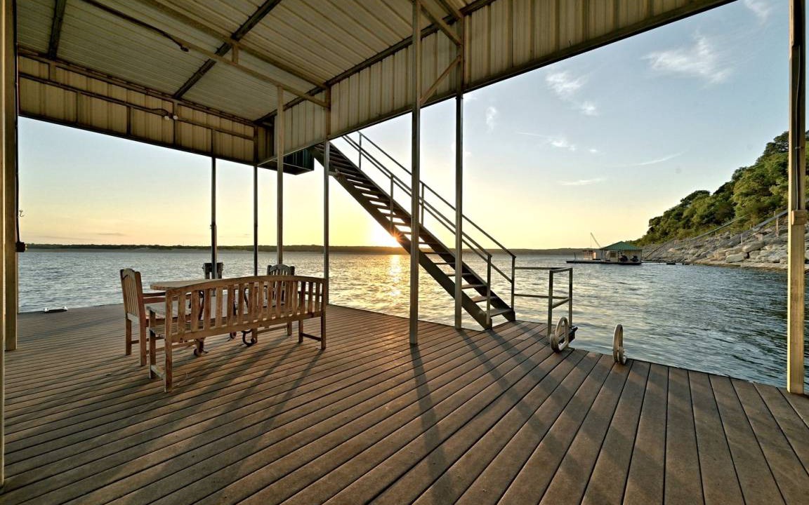 Photo of Patio Balcony in Eck Lane on the Lake