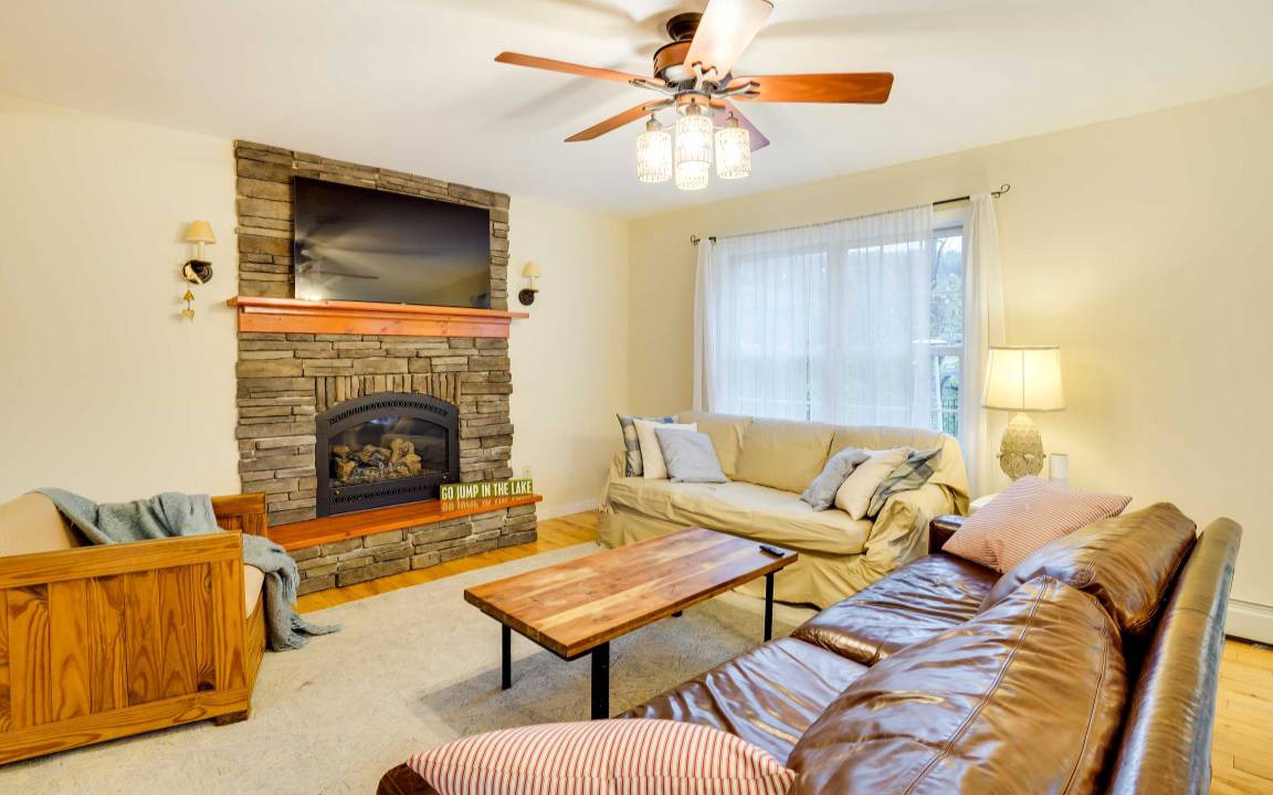 Photo of Livingroom in Homer
