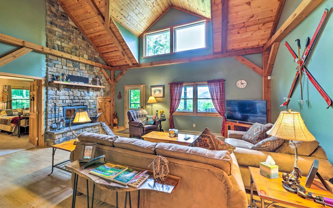 Photo of Livingroom in Slatyfork Farm