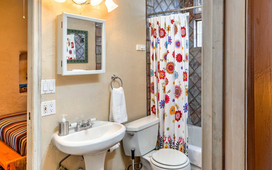 Photo of Bathroom in South Capitol
