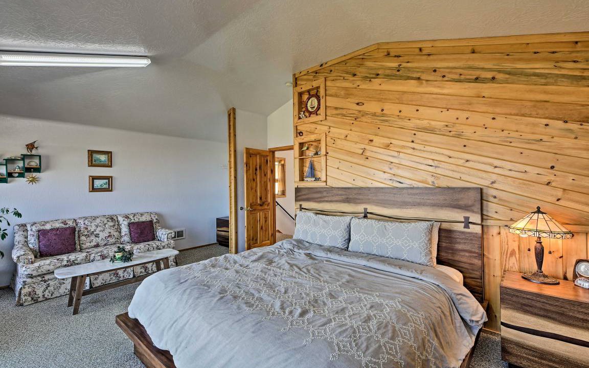 Photo of Bedroom in Waldport