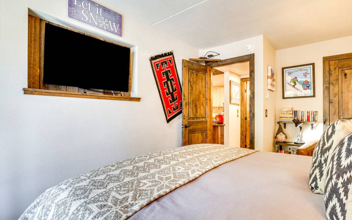 Photo of Bedroom in Peak 9