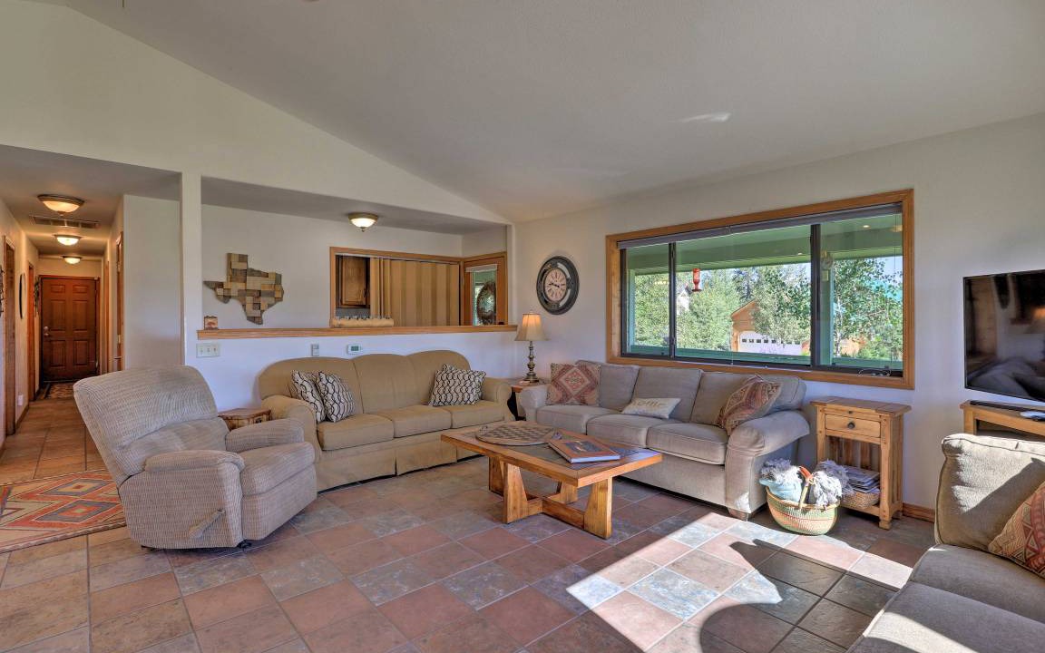 Photo of Livingroom in Lake Hatcher Park