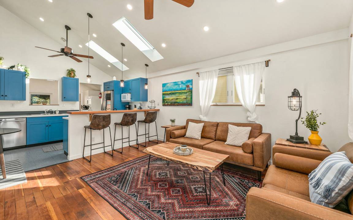 Photo of Livingroom in Martinez Park