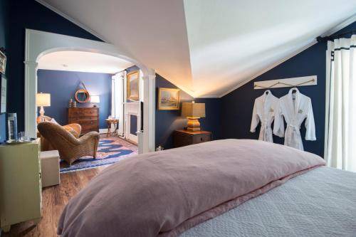Photo of Bedroom in Skaneateles Historic District