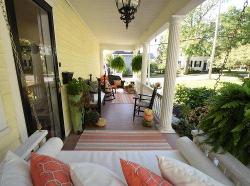 Photo of Patio Balcony in Skaneateles Historic District