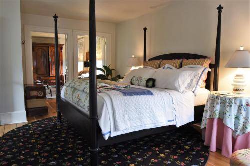 Photo of Bedroom in Skaneateles Historic District