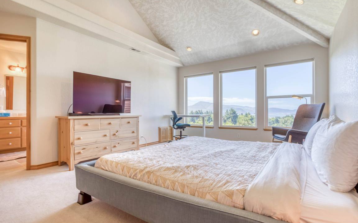 Photo of Bedroom in Netarts