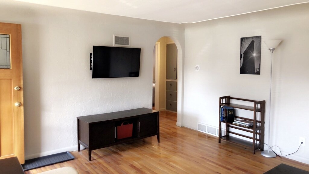 Photo of Livingroom in Berkley