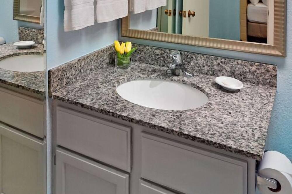 Photo of Bathroom in White Station