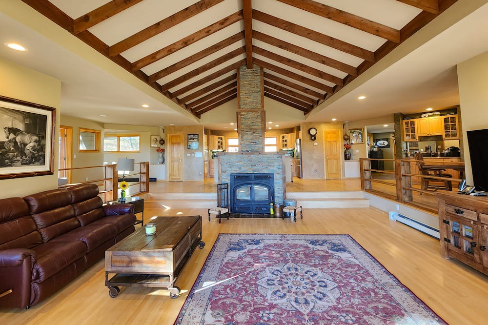 Photo of Livingroom in Kerr Gulch