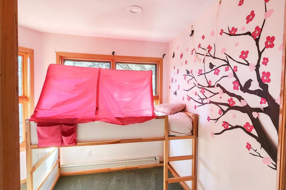 Photo of Bedroom in Kerr Gulch