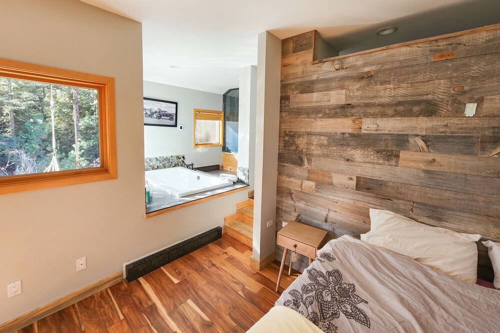 Photo of Bedroom in Kerr Gulch