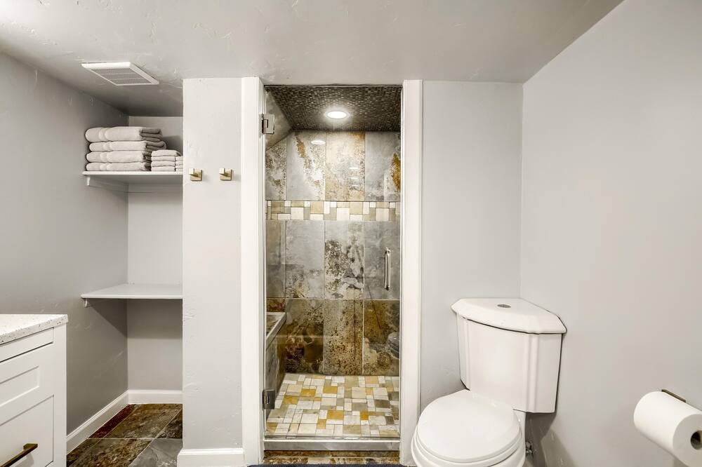 Photo of Bathroom in Green Valley Ranch