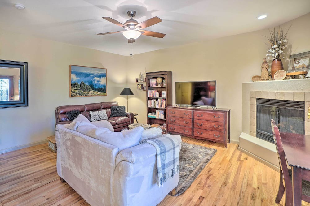 Photo of Livingroom in Skyway