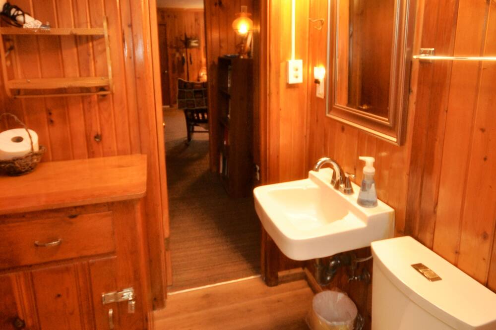 Photo of Bathroom in Cloudcroft