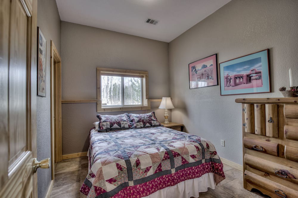Photo of Bedroom in Warm Springs