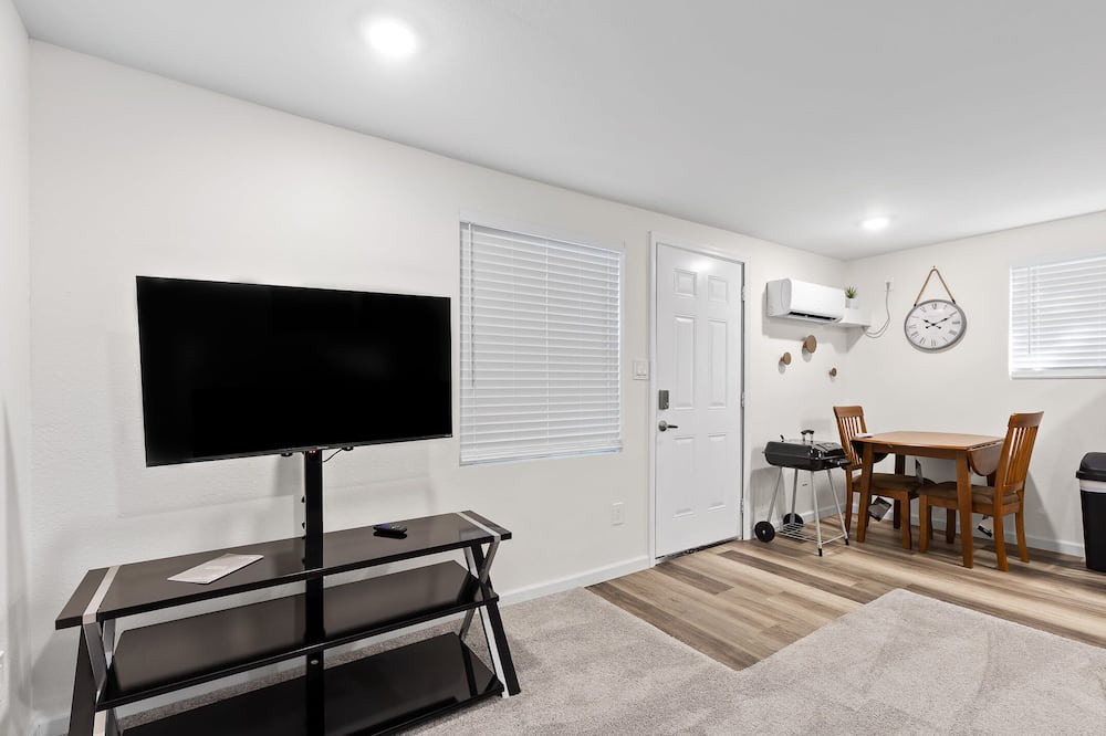 Photo of Livingroom in East Ridge