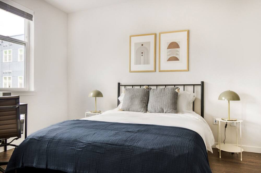 Photo of Bedroom in Five Points