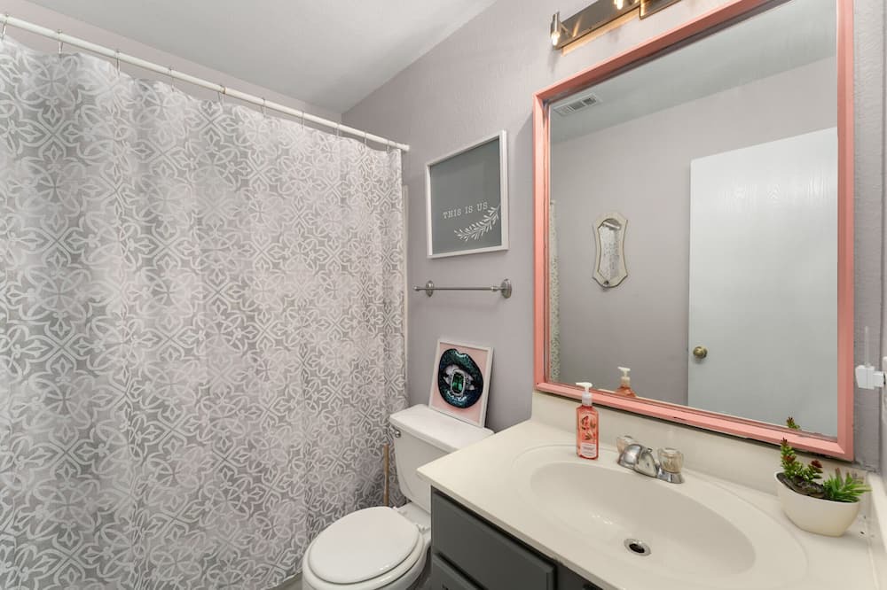 Photo of Bathroom in Berdoll Farms