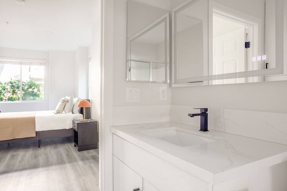 Photo of Bedroom in Mar Vista