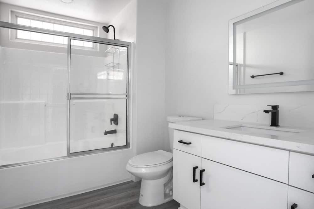 Photo of Bathroom in Mar Vista
