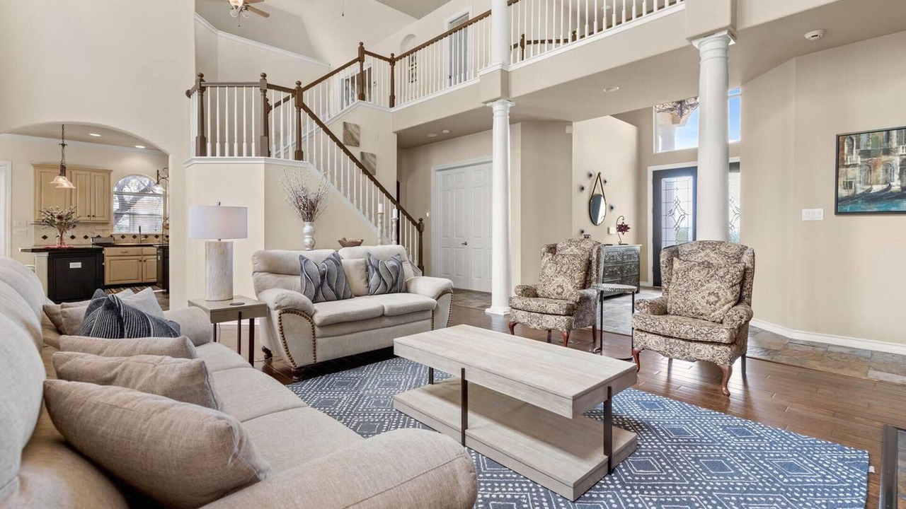 Photo of Livingroom in Far North Central