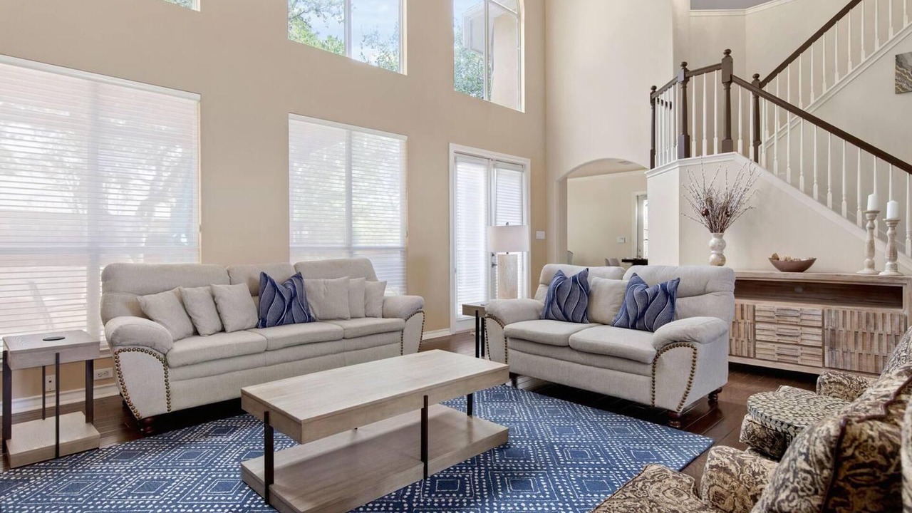 Photo of Livingroom in Far North Central