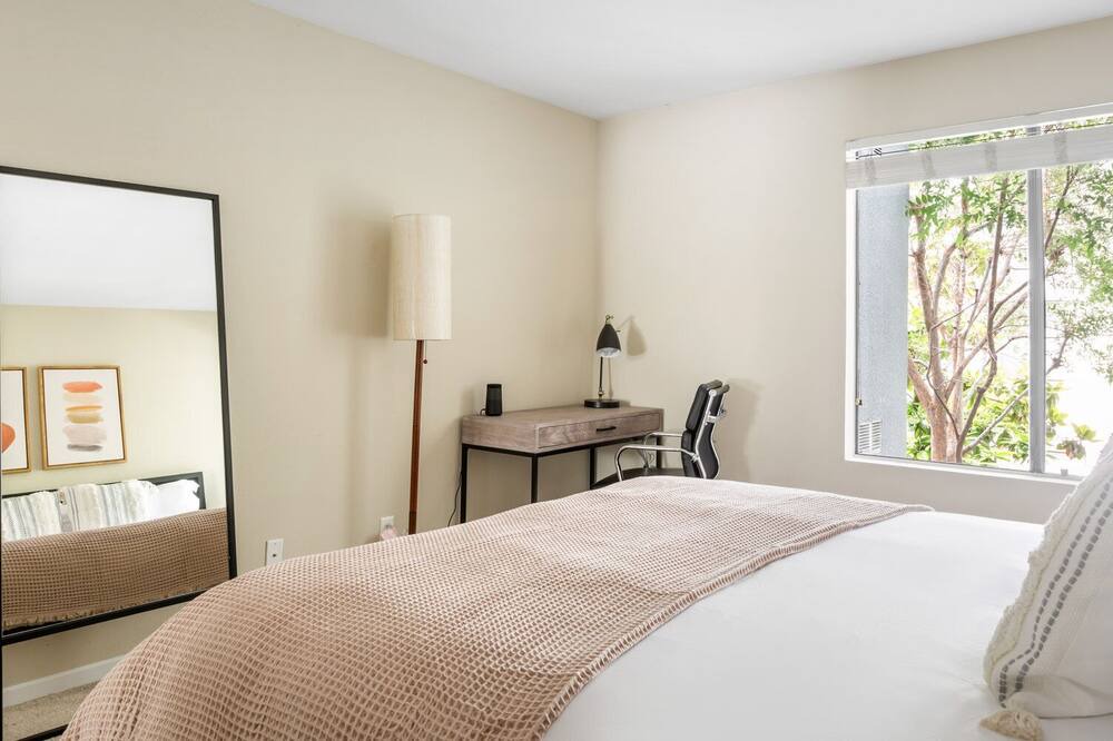 Photo of Bedroom in Downtown Burbank