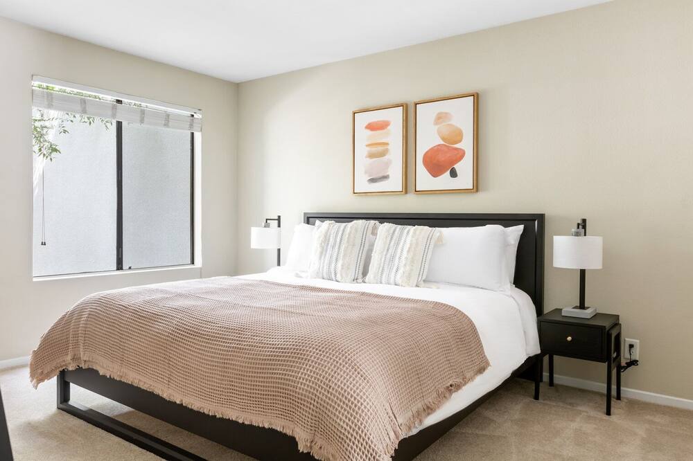 Photo of Bedroom in Downtown Burbank