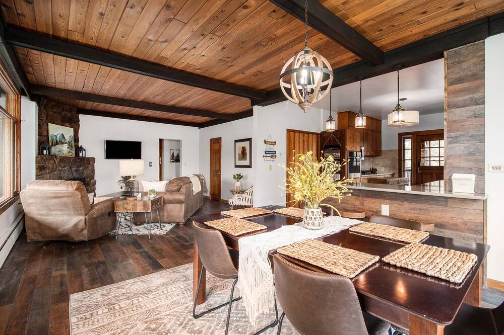Photo of Livingroom in Kerr Gulch