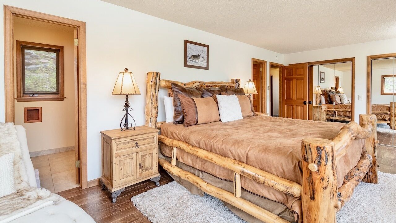 Photo of Bedroom in Windcliff Estates