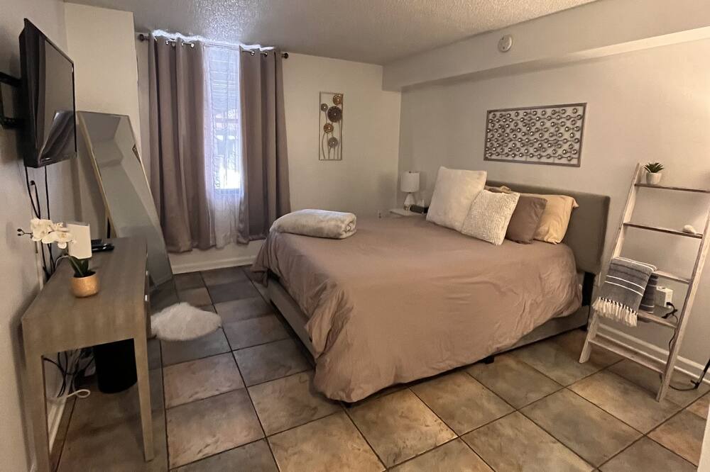 Photo of Bedroom in Lincoln Park