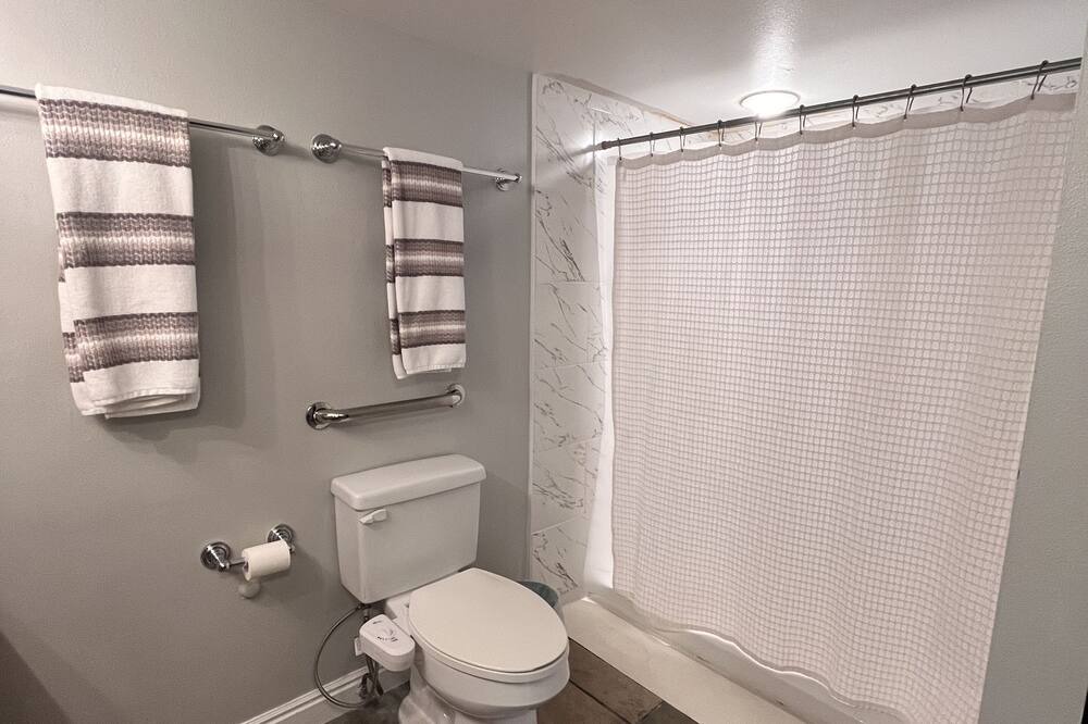 Photo of Bathroom in Lincoln Park