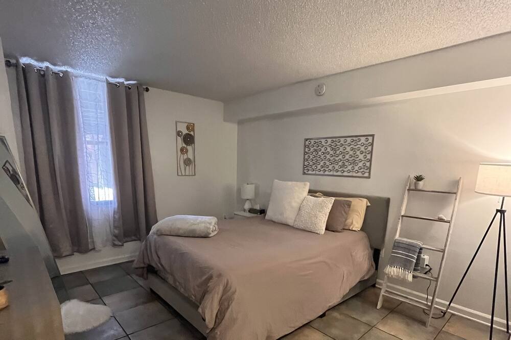 Photo of Bedroom in Lincoln Park