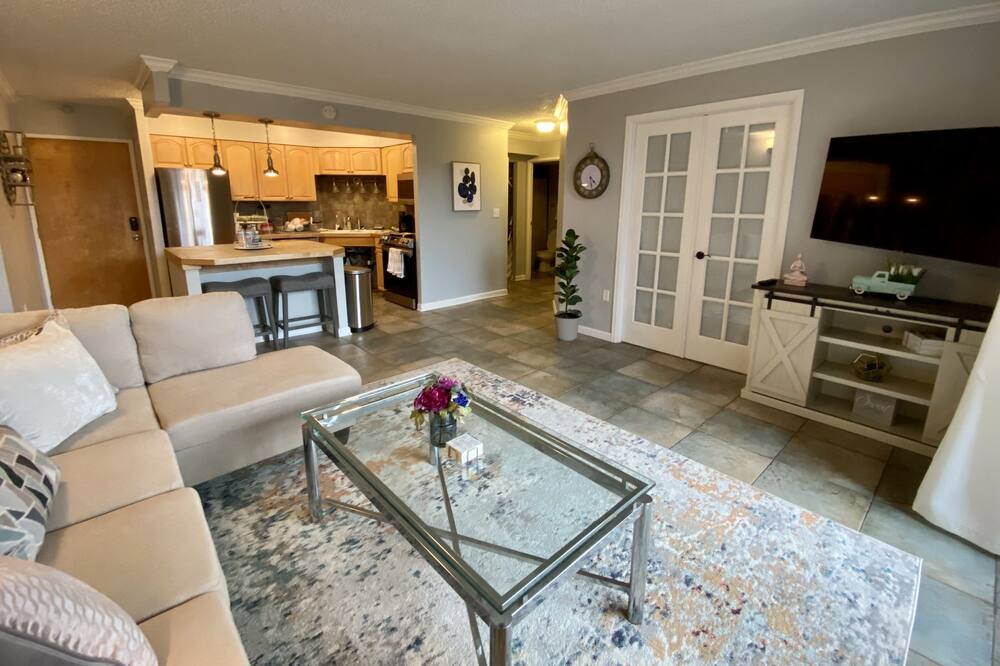 Photo of Livingroom in Lincoln Park