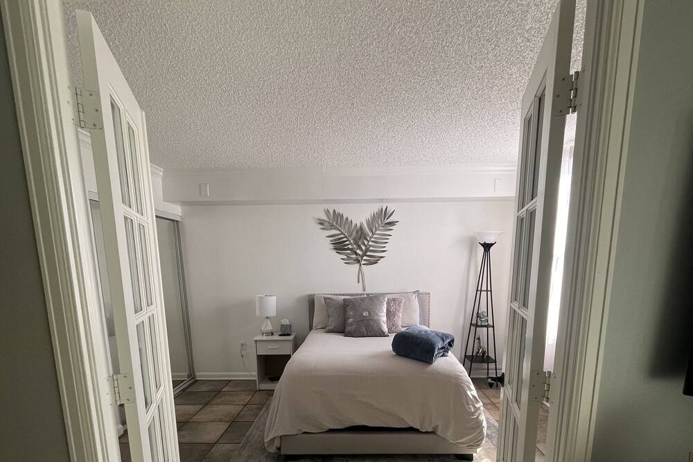 Photo of Bedroom in Lincoln Park