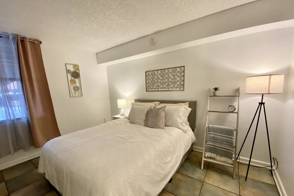 Photo of Bedroom in Lincoln Park
