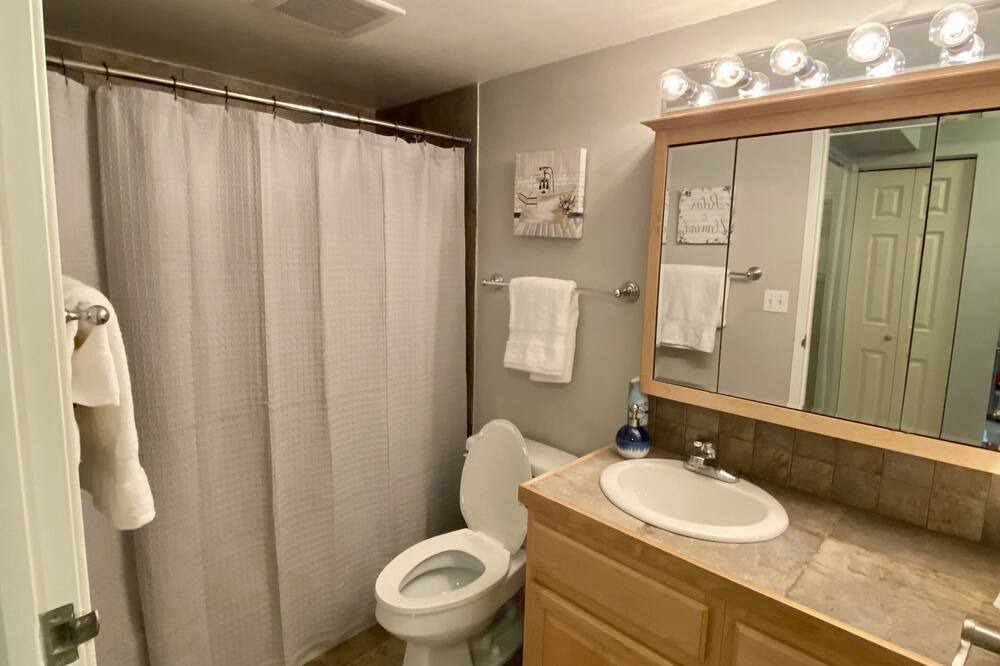 Photo of Bathroom in Lincoln Park
