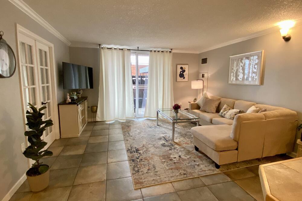 Photo of Livingroom in Lincoln Park