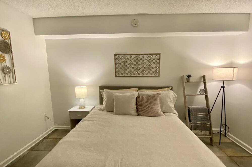 Photo of Bedroom in Lincoln Park