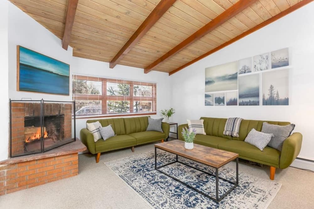 Photo of Livingroom in Downtown