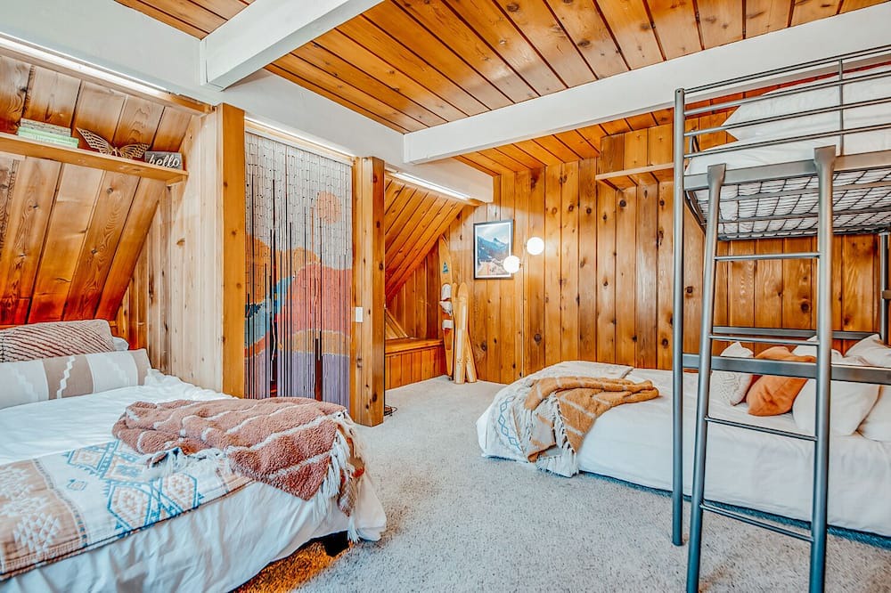 Photo of Bedroom in Lake Arrowhead