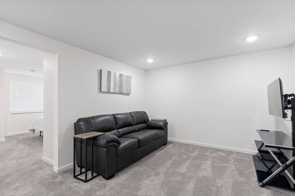 Photo of Livingroom in East Ridge