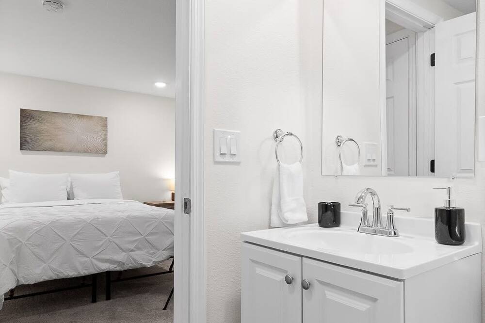 Photo of Bathroom in East Ridge