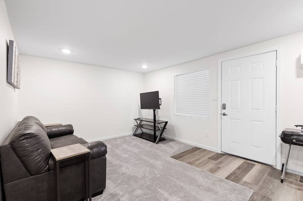 Photo of Livingroom in East Ridge