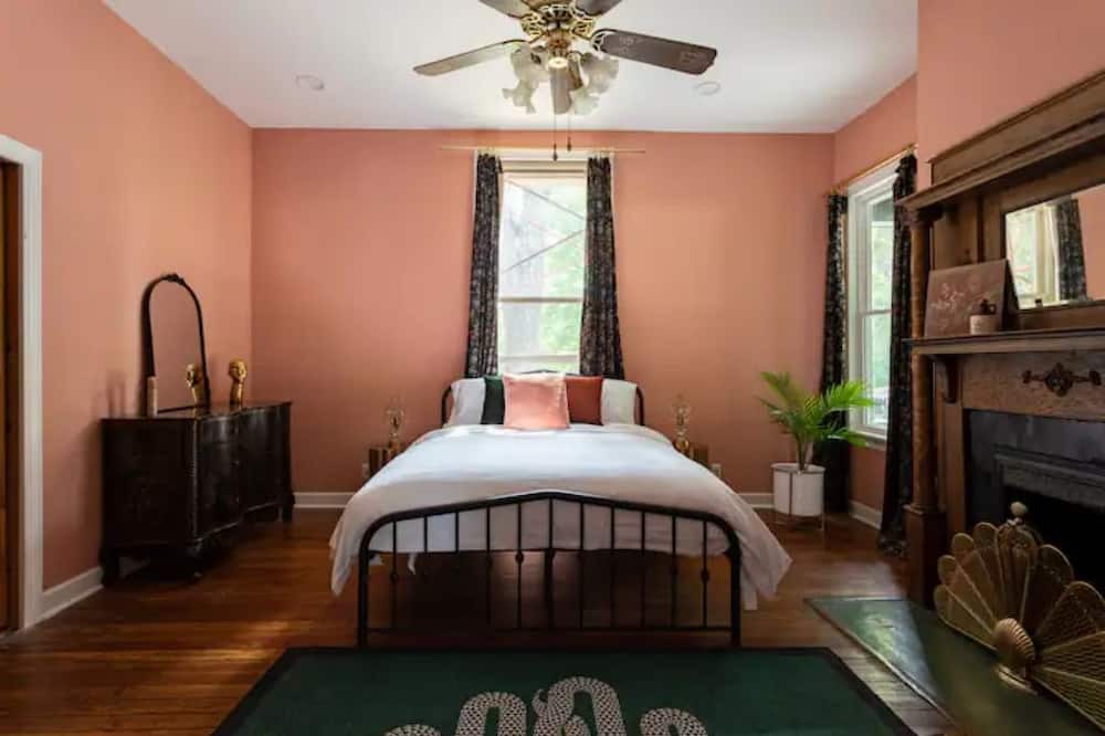 Photo of Bedroom in Inglewood
