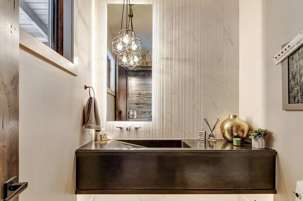 Photo of Bathroom in Morrison