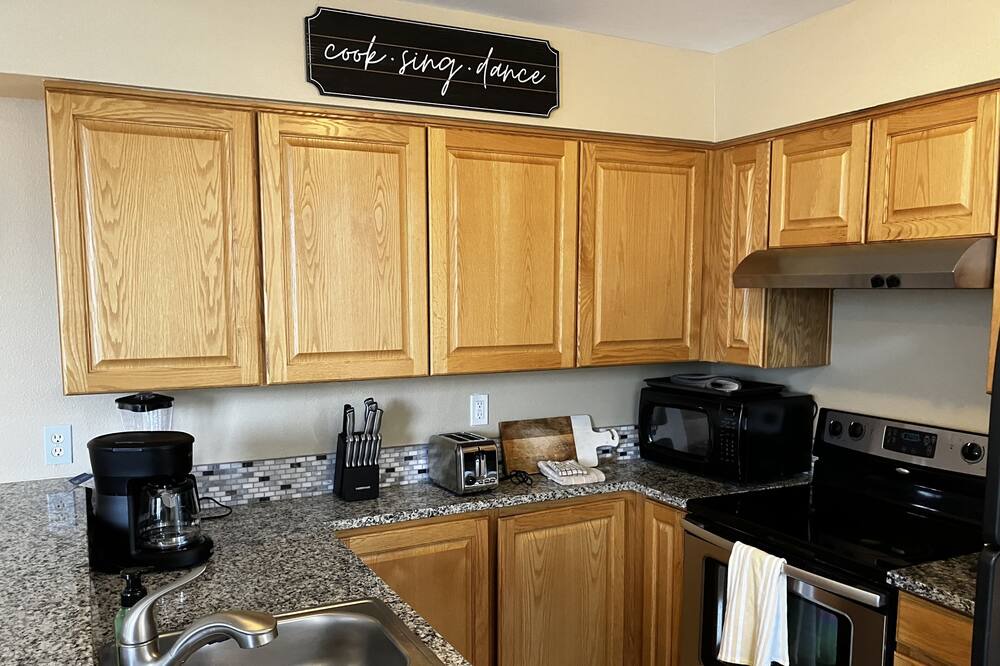 Photo of Kitchen in Glenwood Grove - North Iris