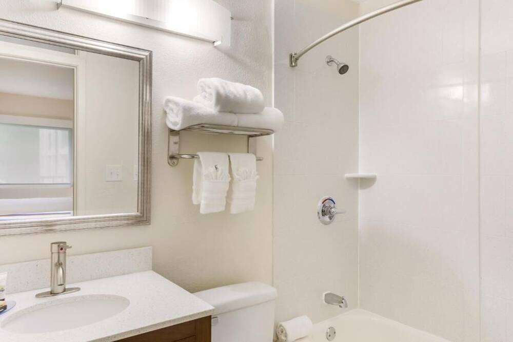 Photo of Bathroom in Merry Oaks
